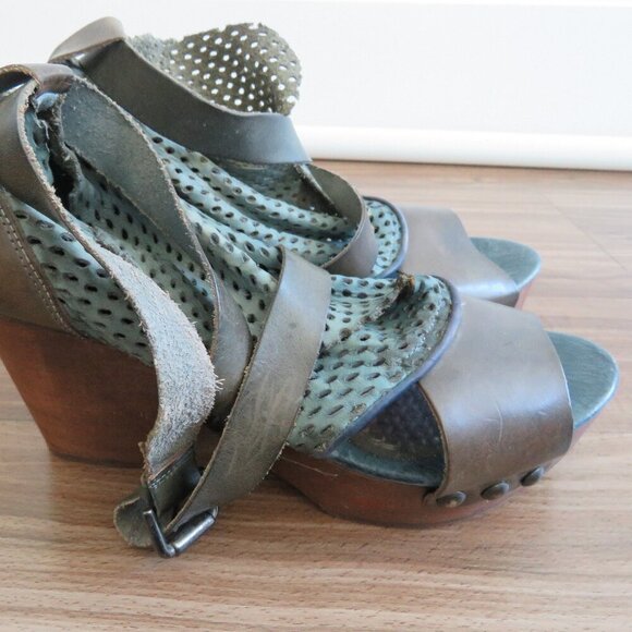 FREE PEOPLE Rendering Perforated Leather Buckle Heel Platform Clogs Boho 7.5 - Picture 11 of 14